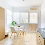 Apartment Elegant Near The Sea