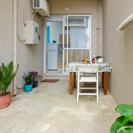 Apartment Elegant Near The Sea